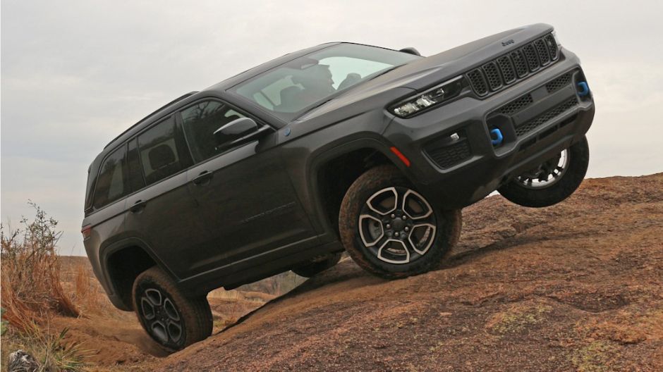 2023 Jeep Grand Cherokee offroading black
