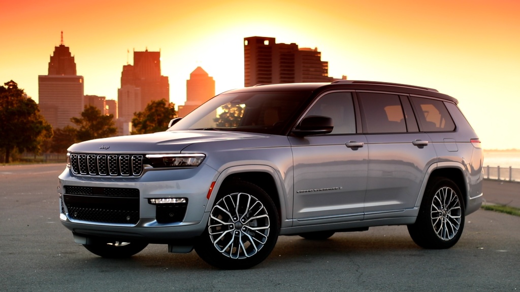 2023 Grand Cherokee L - Silver Zynith - Sunset