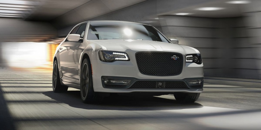 2023 Chrysler 300 - Silver Mist - City Driving