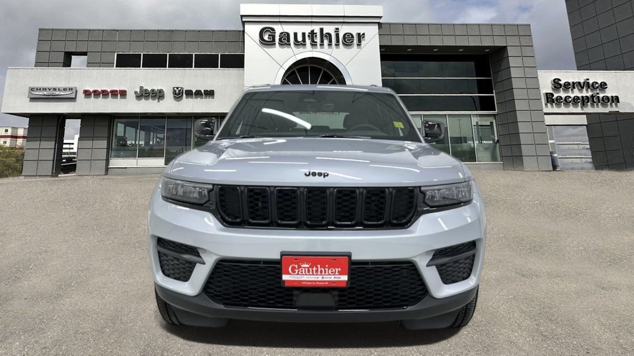 Used 2025 Jeep Grand Cherokee Altitude