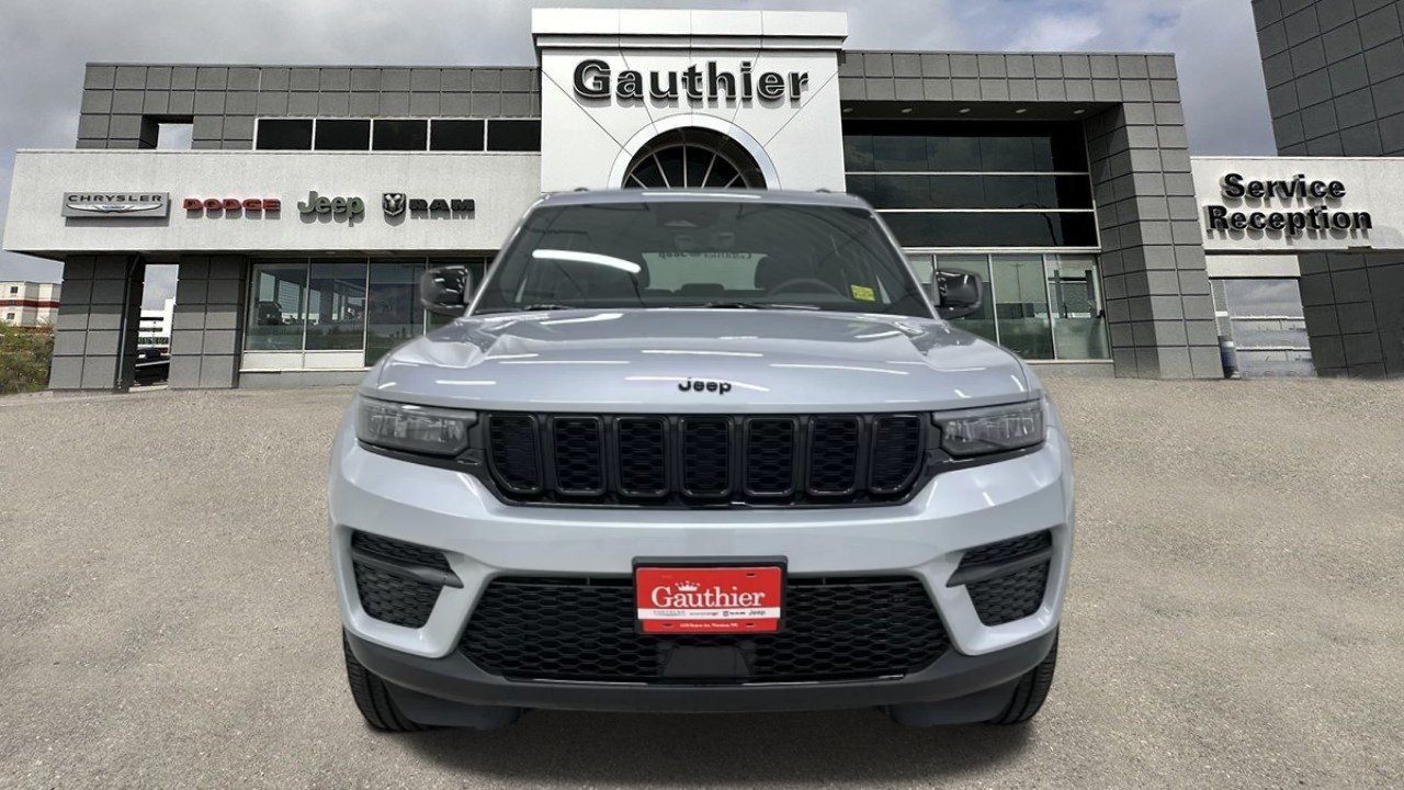 Used 2025 Jeep Grand Cherokee Altitude
