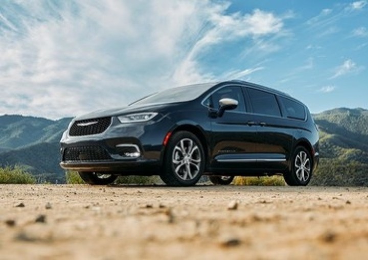 2025 Chysler Pacifica Brochure